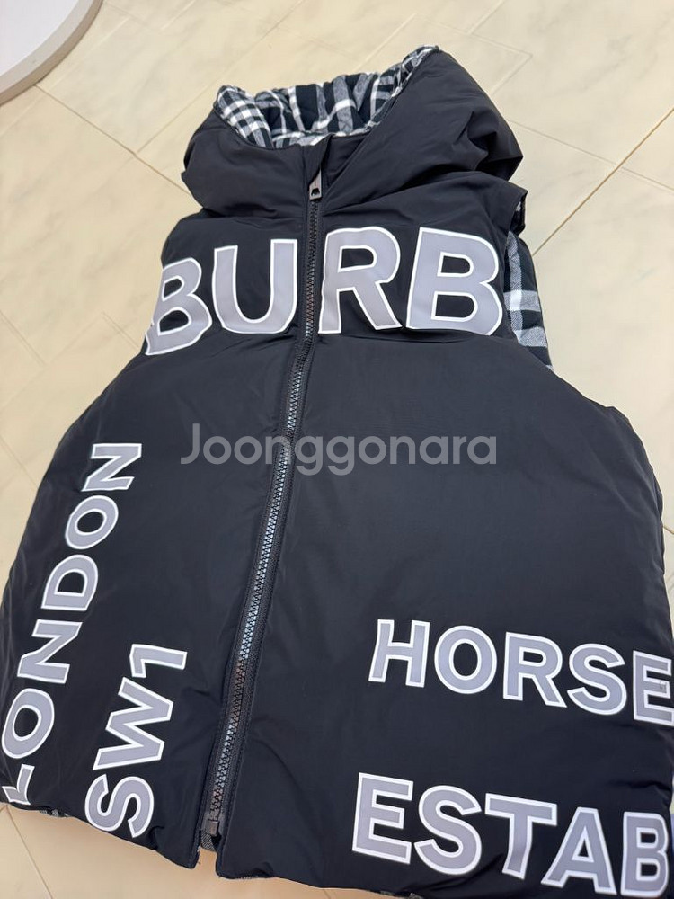 버버리 키즈 정품 블랙 체크 리버서블 패딩 조끼 10Y--10