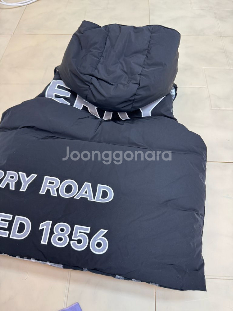 버버리 키즈 정품 블랙 체크 리버서블 패딩 조끼 10Y--11