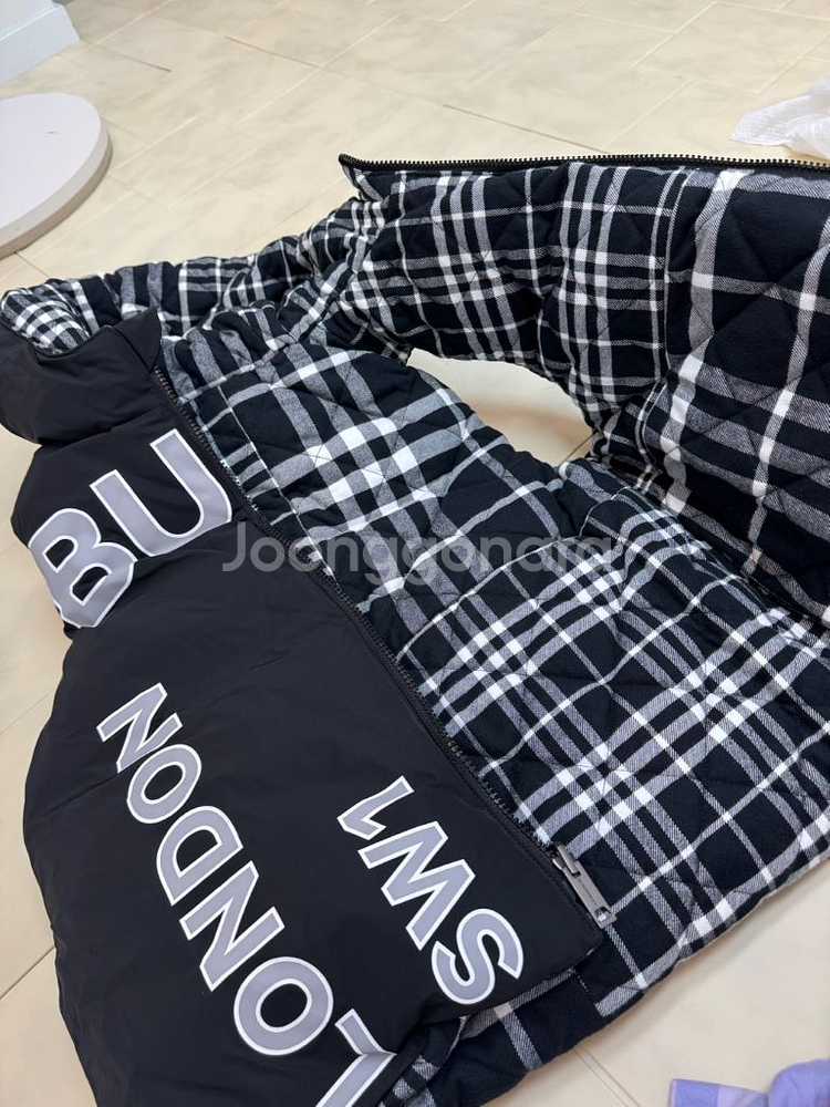 버버리 키즈 정품 블랙 체크 리버서블 패딩 조끼 10Y--12
