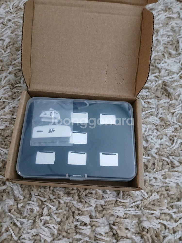 미개봉 신품 2세대 재규어XF메탈버튼 판매합니다--1