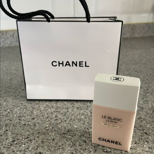 샤넬 르 블랑 라 베이스 새제품