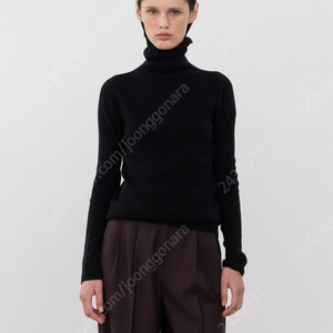 RRACE 레이스 홀가먼트 하이넥 니트 블랙 목폴라