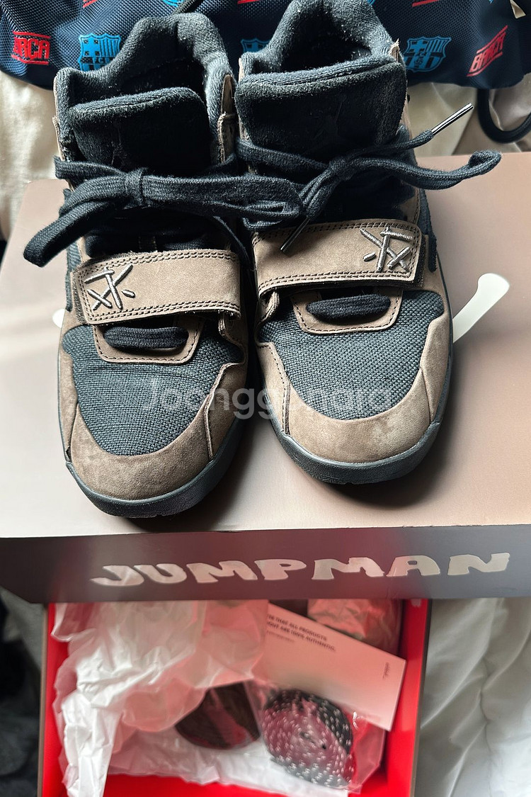 트래비스 스캇 X 조던 점프맨 잭 다크모카 (270)--0