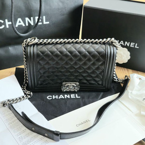 샤넬 보이백 캐비어 미듐 내장칩모델