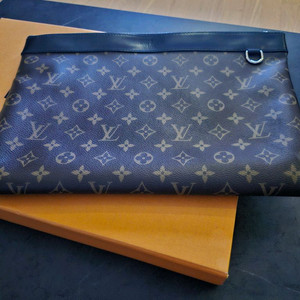 루이비통 포쉐트 남성 클러치