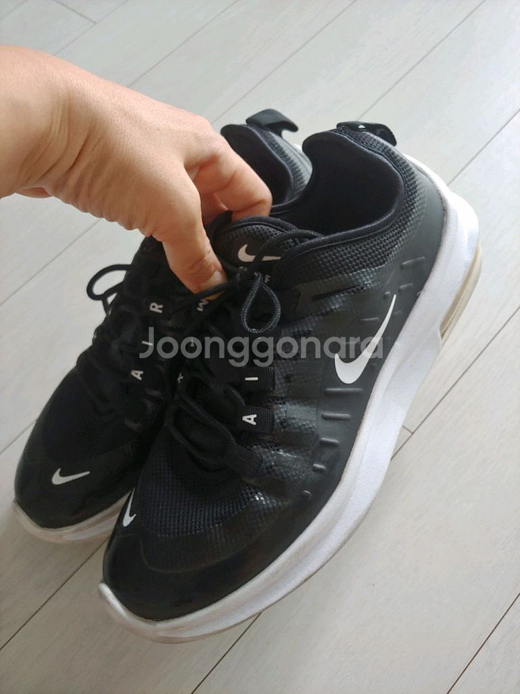 나이키 에어맥스 엑시스 검흰 245사이즈(반값택포)--0