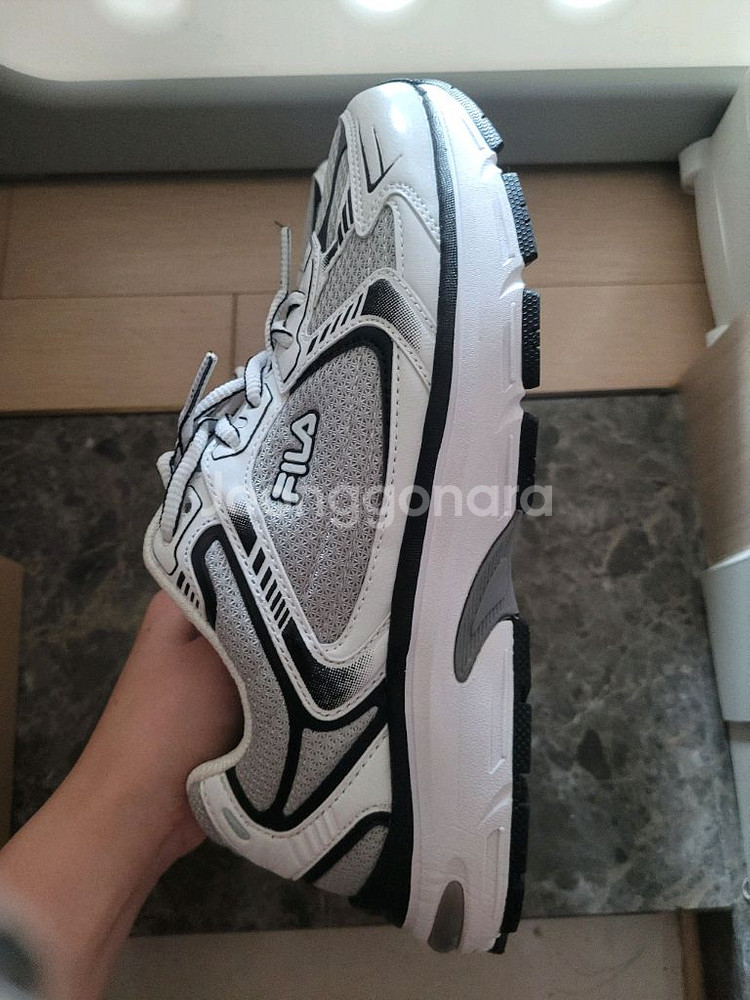 휠라 필라운동화 240 250 거의새것 상태최상--2