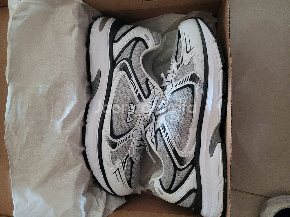 휠라 필라운동화 240 250 거의새것 상태최상--0