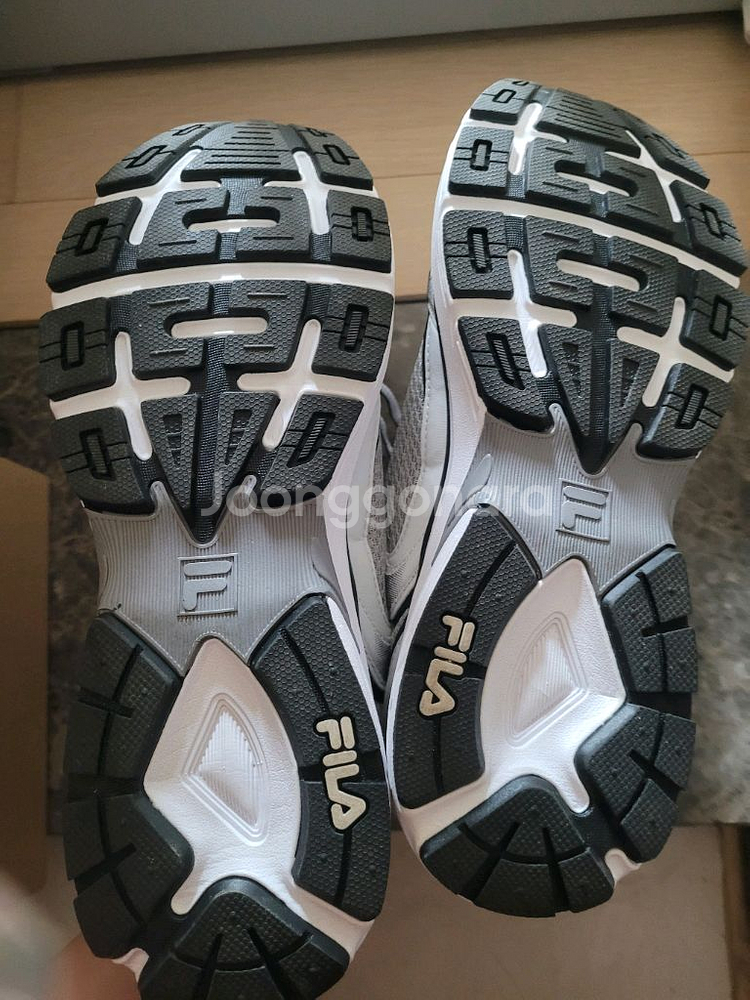 휠라 필라운동화 240 250 거의새것 상태최상--1