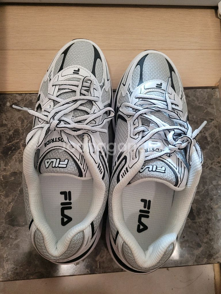 휠라 필라운동화 240 250 거의새것 상태최상--4