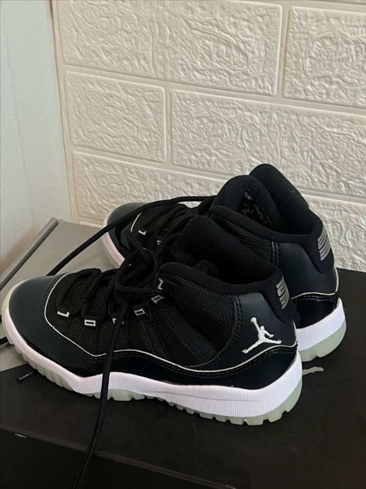 조던11 주빌리 275,245,180(TD) 팝니다 이미지