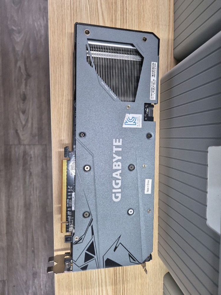 기가바이트 라데온 RX6600XT 부품용 글카--1