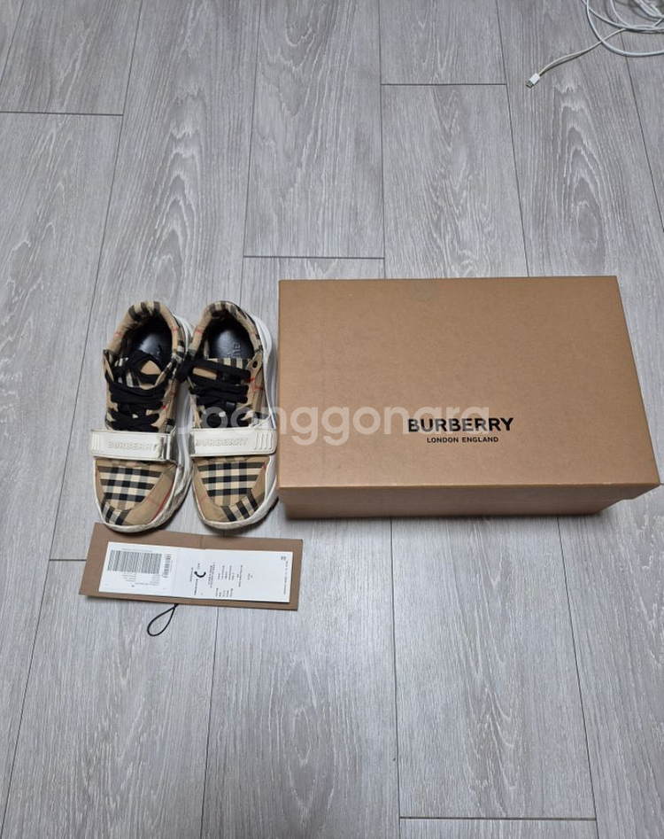 정품 백화점판 버버리 스니커즈 37 235-240--0