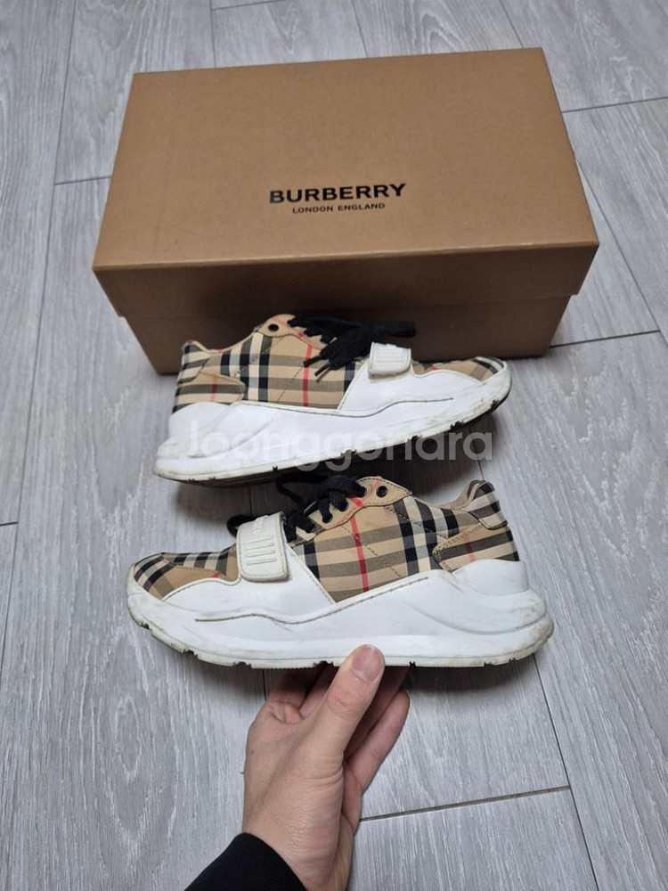 정품 백화점판 버버리 스니커즈 37 235-240--5