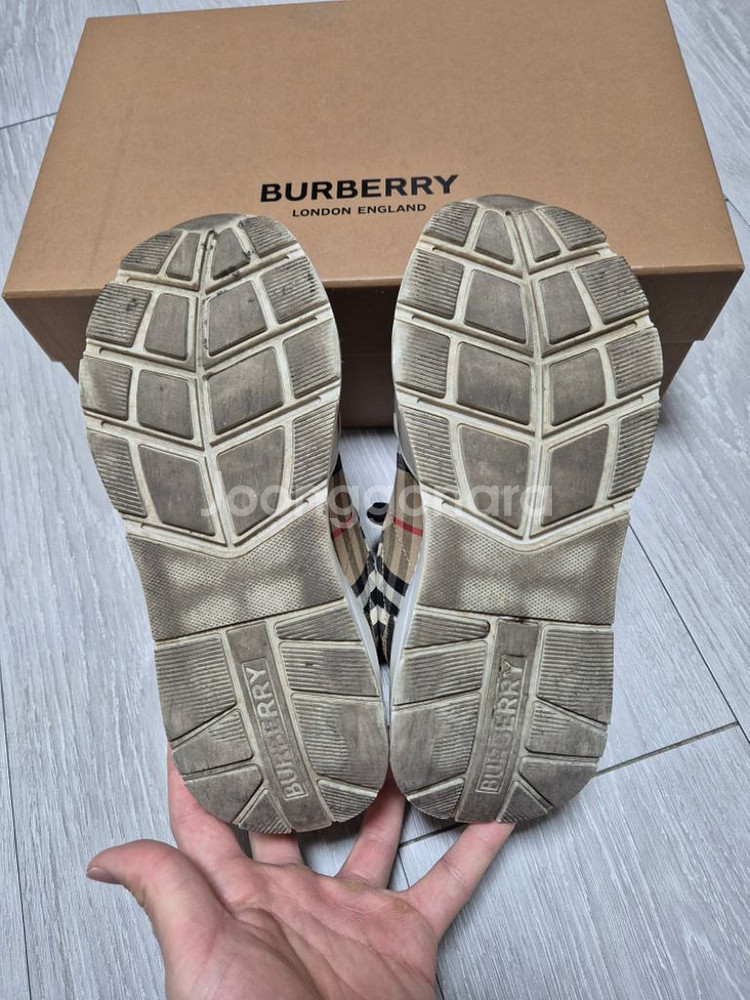 정품 백화점판 버버리 스니커즈 37 235-240--6