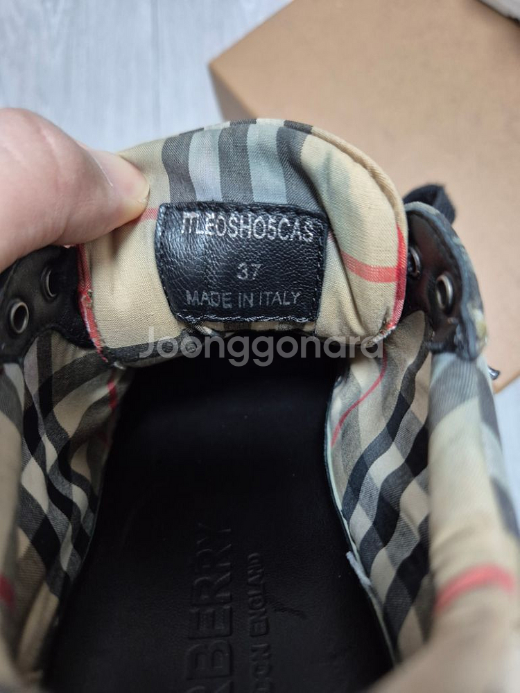 정품 백화점판 버버리 스니커즈 37 235-240--7