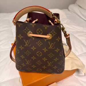 루이비통 네오노에 BB 판매 합니다.