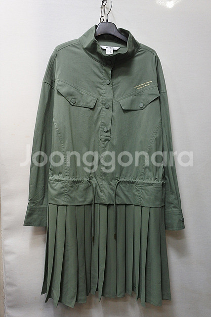 쥬시쥬디 플리츠배색 하이넥 원피스 85--0