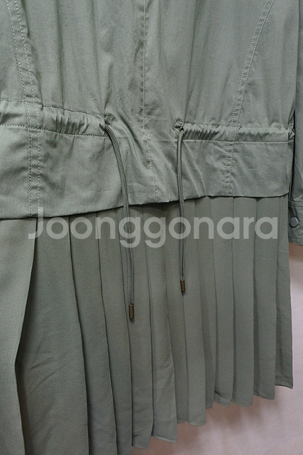 쥬시쥬디 플리츠배색 하이넥 원피스 85--4