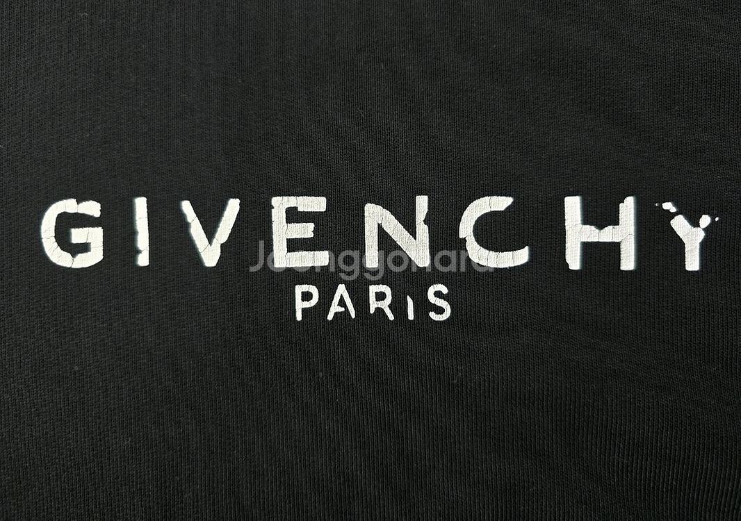 지방시 크랙 로고 맨투맨 s사이즈 95--1