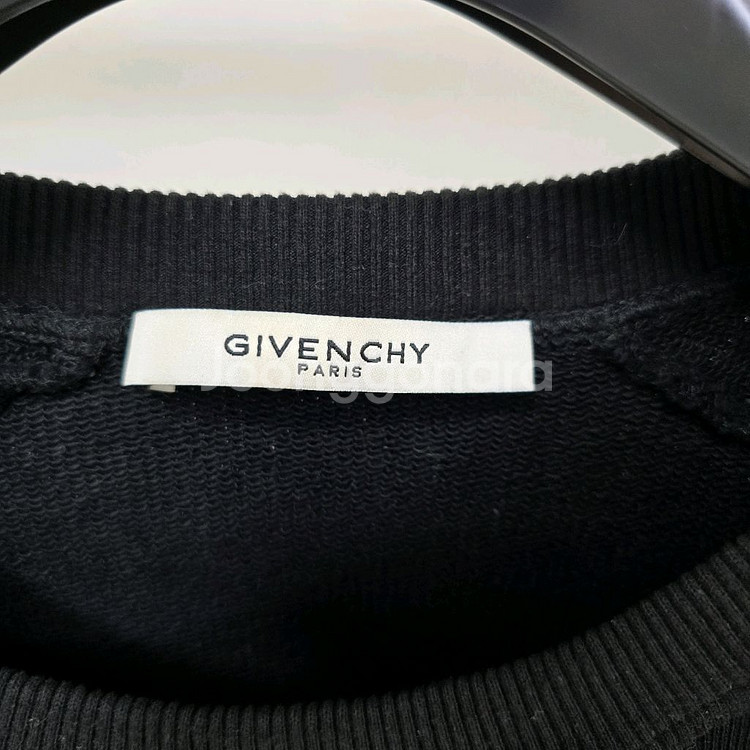 지방시 크랙 로고 맨투맨 s사이즈 95--2