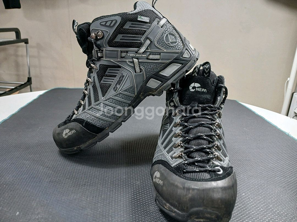 네파 CRACK 등산화 남여공용 블랙 255--0