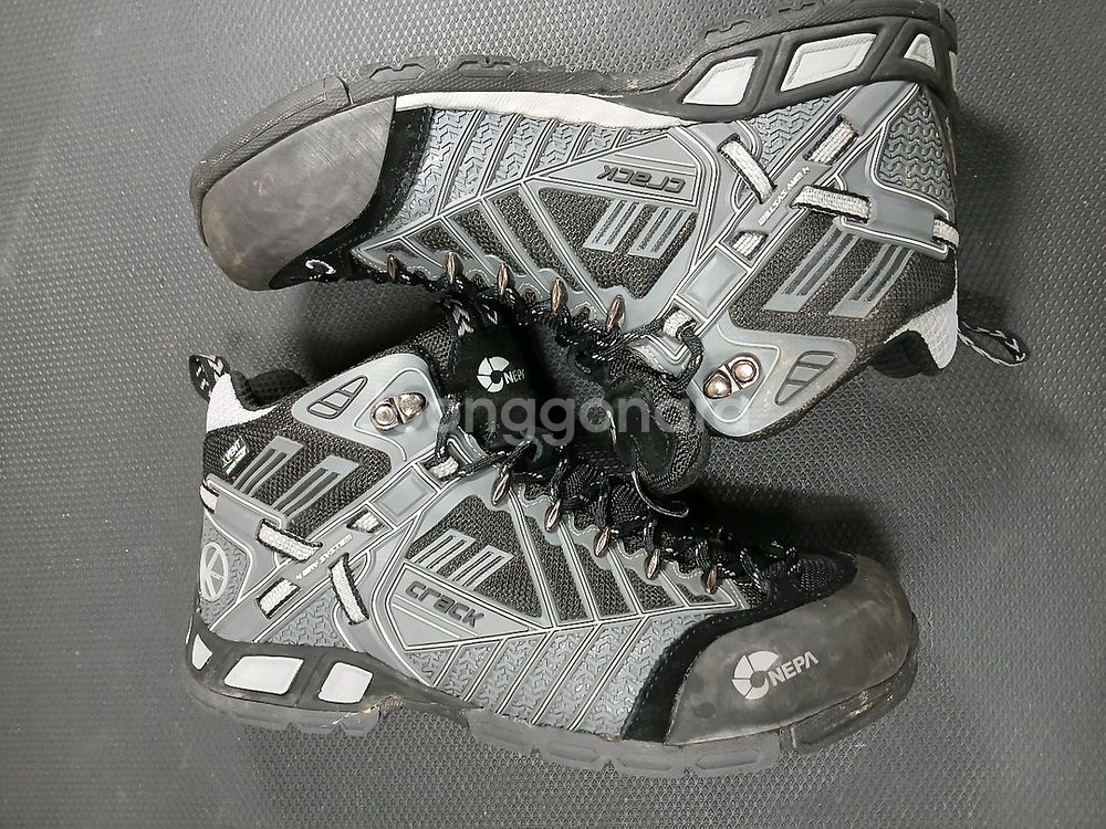 네파 CRACK 등산화 남여공용 블랙 255--5