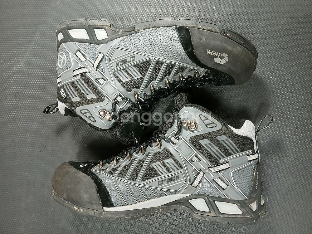 네파 CRACK 등산화 남여공용 블랙 255--6