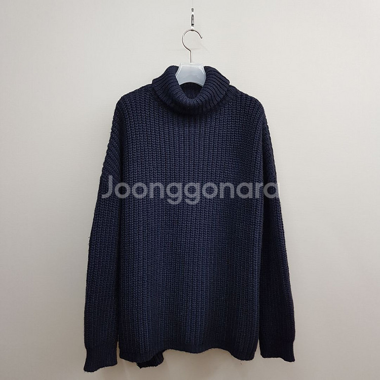 쟈딕앤볼테르 알파카 혼방 루즈핏 터틀넥 니트 M사이즈--0