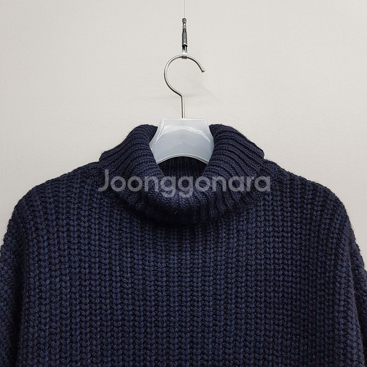 쟈딕앤볼테르 알파카 혼방 루즈핏 터틀넥 니트 M사이즈--1