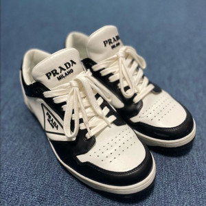 정품 프라다 가죽 스니커즈 범고래 260사이즈