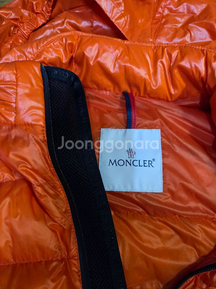 몽클레어 경량패딩 3사이즈(100) 상태A급 정품!!!--4
