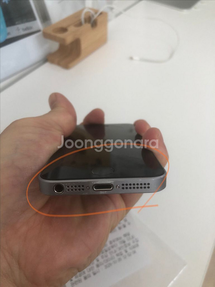 25.10.25순정정품S급아이폰se1스페이스그레이64기배터리100퍼--7