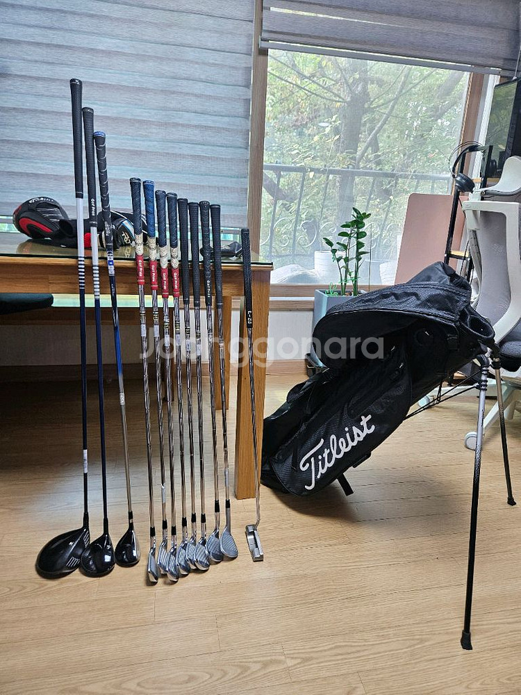 남성용 타이틀리스트 골프채 와 스탠드백등 구성좋은세트--0