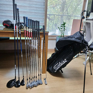 남성용 타이틀리스트 골프채 와 스탠드백등 구성좋은세트