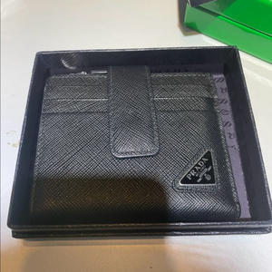 프라다 지퍼반지갑