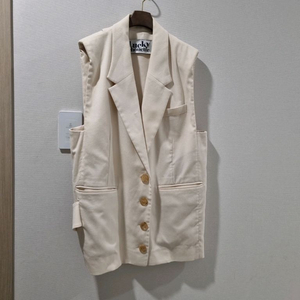 럭키슈에뜨 아이보리 베스트 조끼 22~23ss