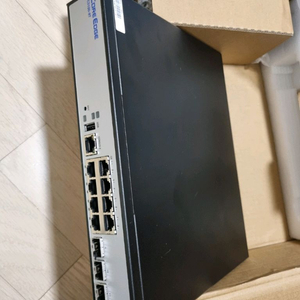 코어엣지 C3100-8T 기가 8포트 스위치 허브입니다