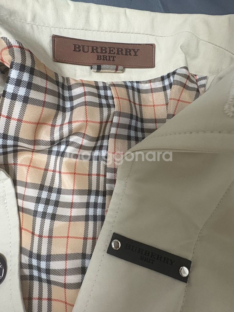 (새상품급)버버리 맥 트렌치코트--1