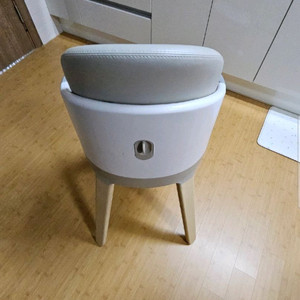 아기식탁겸용 시디즈 몰티 하이체어 팔아요.