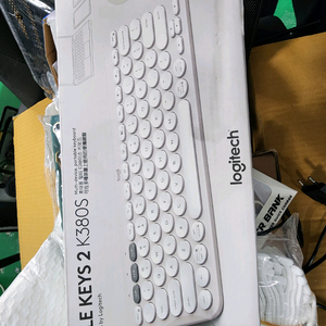 로지텍 Pebble Keys 2 K380S 키보드 2대