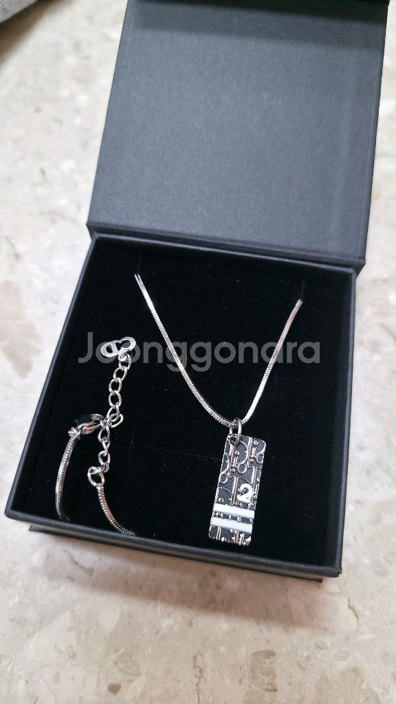 디올 팬던트 블랙 실버 목걸이--1