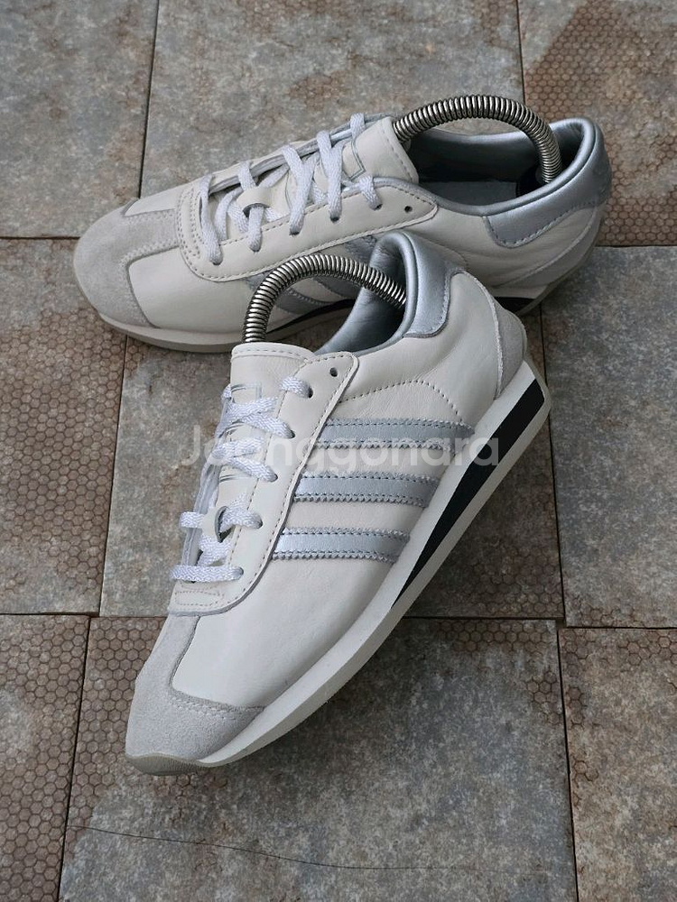(220)아디다스 컨트리 2 크림 실버 스니커즈--2