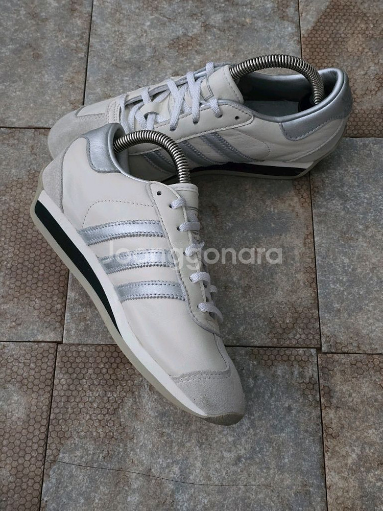 (220)아디다스 컨트리 2 크림 실버 스니커즈--3