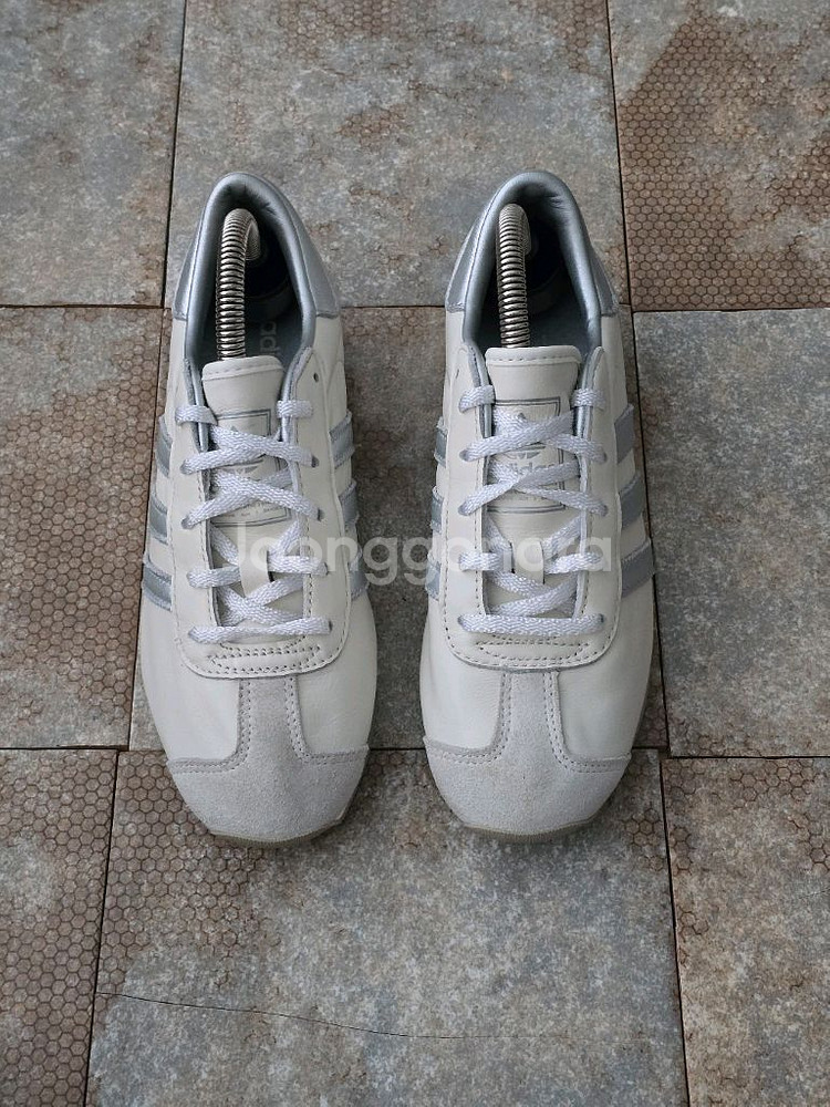 (220)아디다스 컨트리 2 크림 실버 스니커즈--1