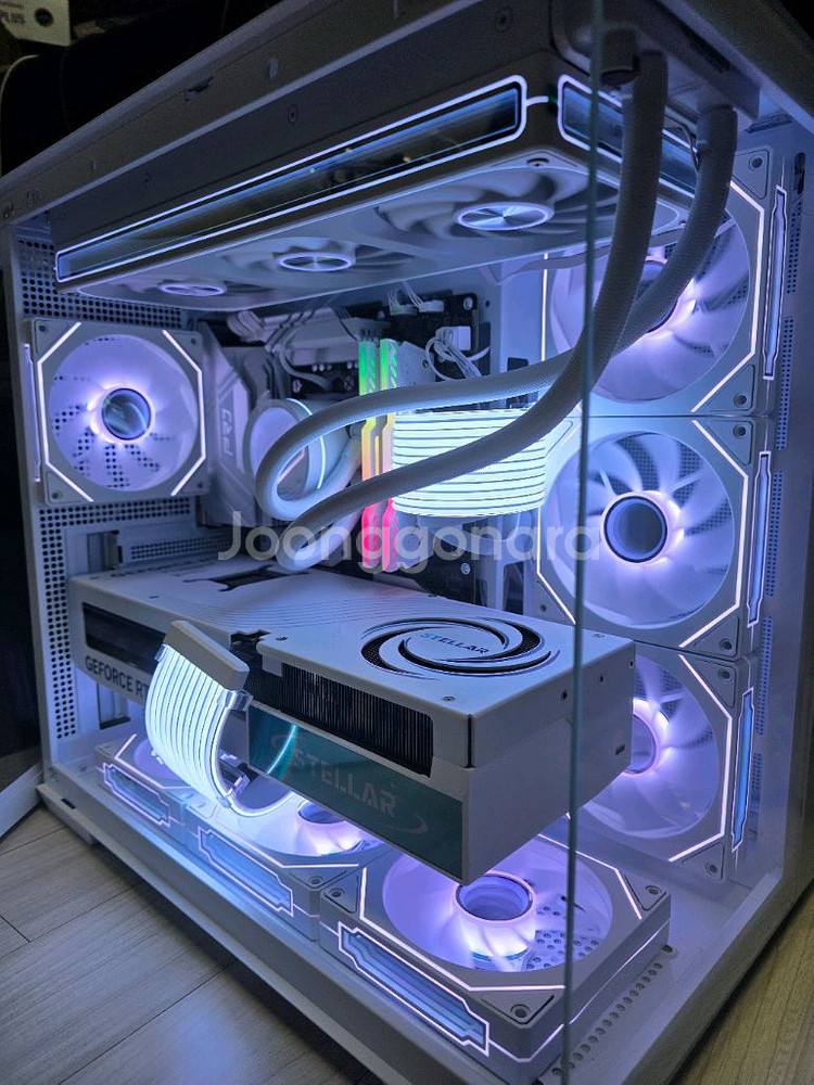 라이젠7 9800x3d rtx5080 화이트pc--0