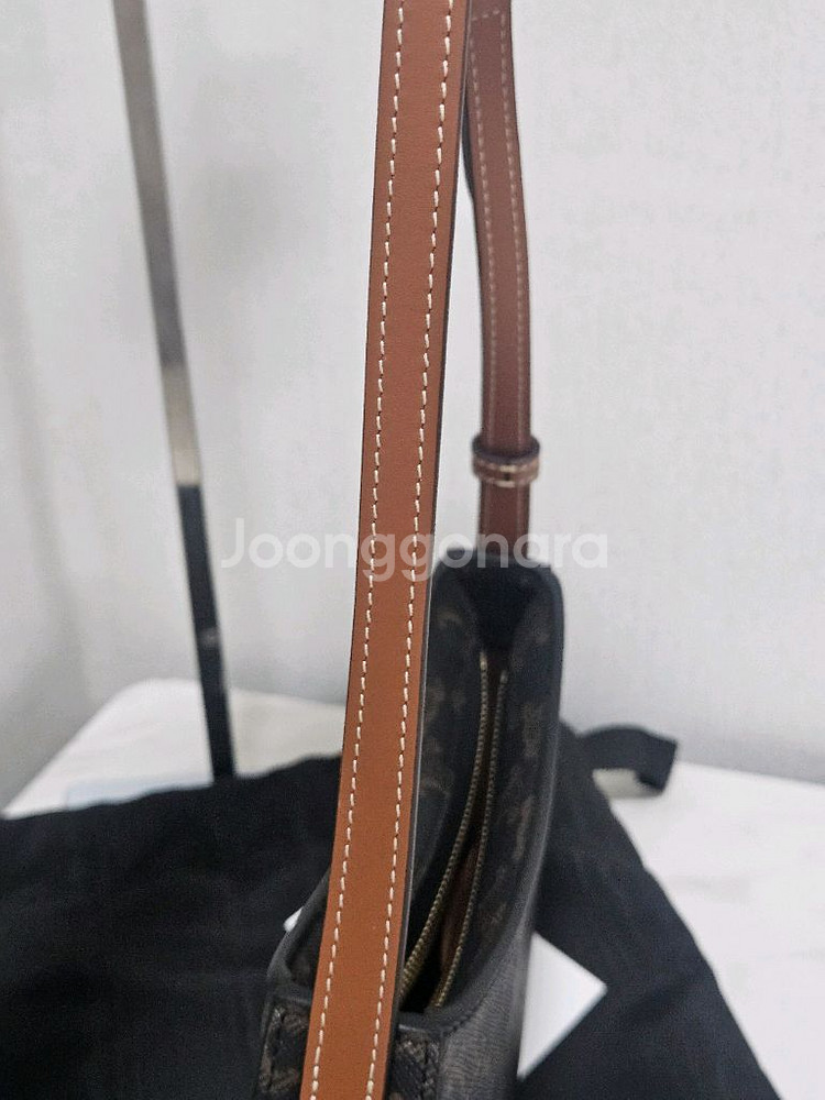 [새상품] 셀린느 틸리백 Black tan--6