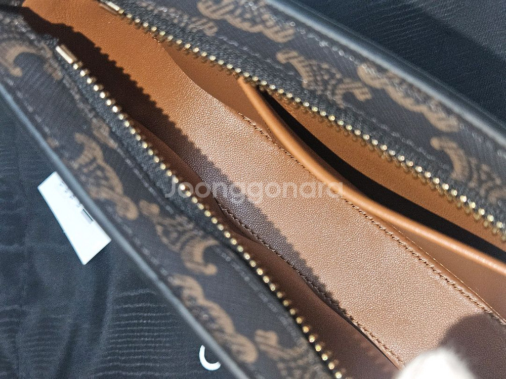 [새상품] 셀린느 틸리백 Black tan--8