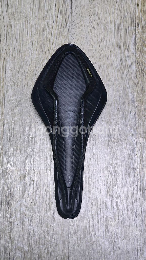 피직 아리오네00 안장--1