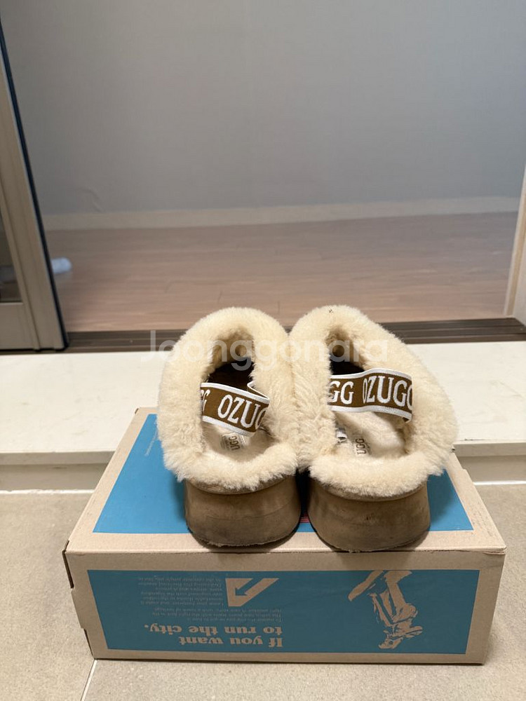 UGG 245--2